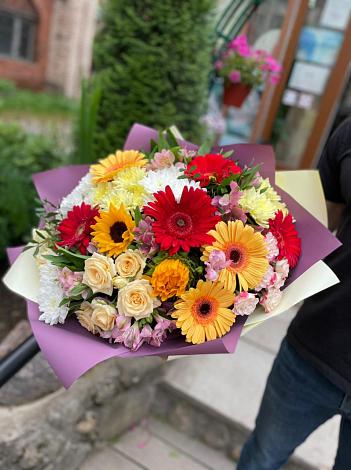 Букет цветов из: Герберы, Ромашки, Хризантемы, Розы и Подсолнухи в Каменский