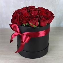 Цветочная композиция из Розы в шляпной коробке в Каменский