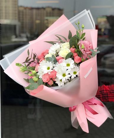 Букет цветов из: Розы, Лизиантусы и Хризантемы в Каменский